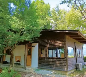 青い空と白い龍の外観